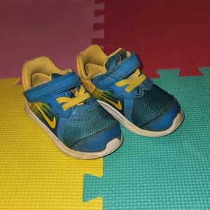 Nike Kids Sneakers in Blue and Yellow